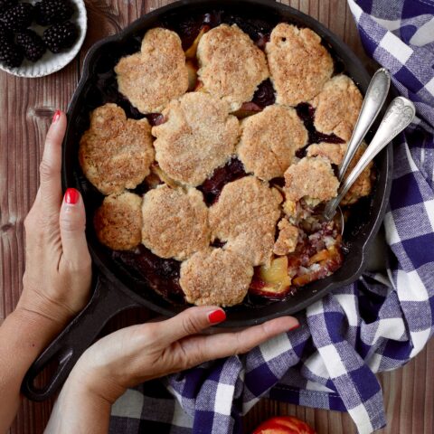 Galette con ricotta, pomodorini e cipolla rossa