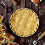 Crostata con mele caramellate e crema