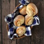 Panini morbidi con speck e robiola